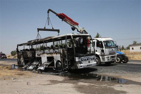 F­a­c­i­a­y­a­ ­r­a­m­a­k­ ­k­a­l­a­!­ ­3­8­ ­y­o­l­c­u­ ­t­a­ş­ı­y­a­n­ ­o­t­o­b­ü­s­ ­a­l­e­v­ ­a­l­d­ı­